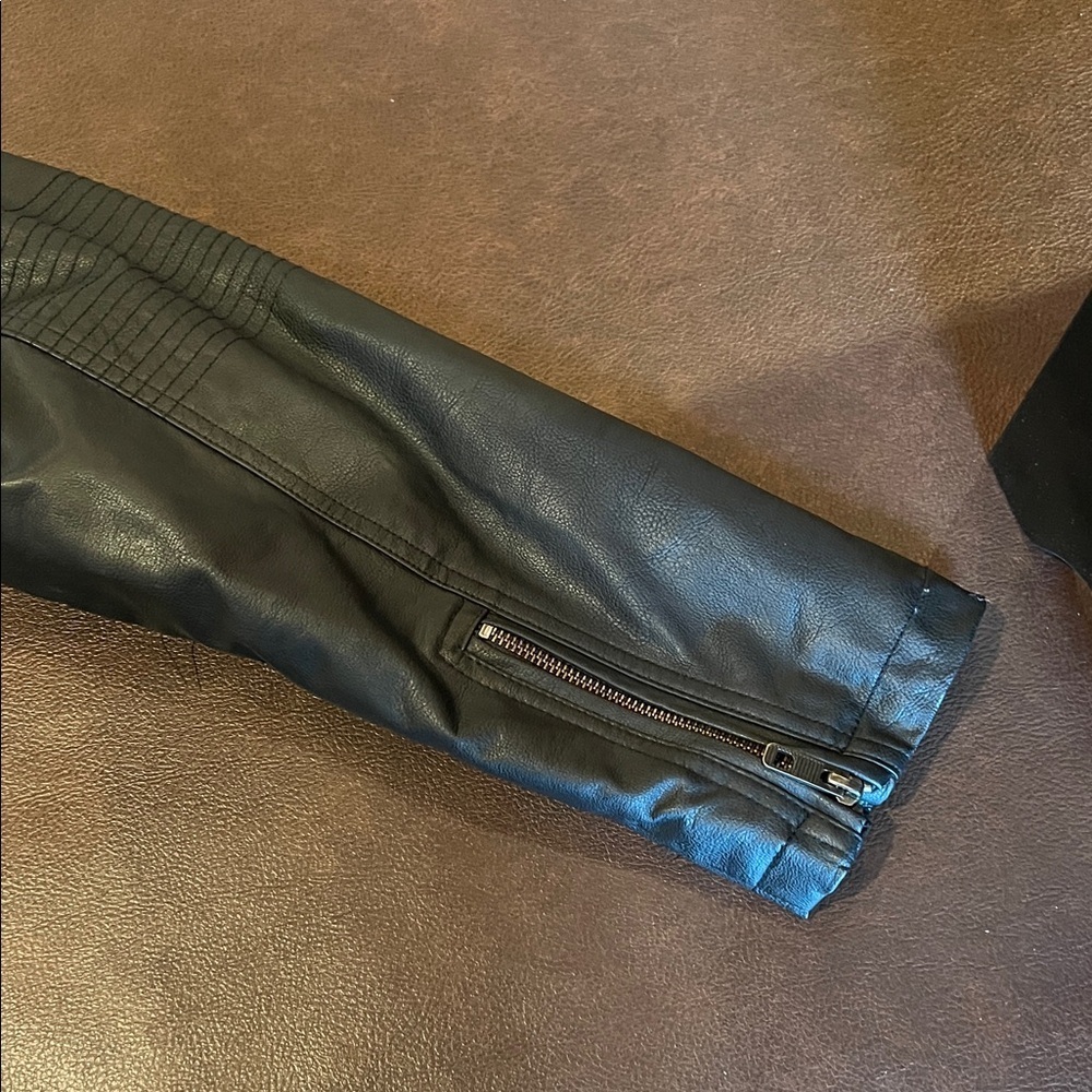 Boys size 18/20 Black Leather Jacket with Gray Hood(removable hood) - Picture 9 of 11
